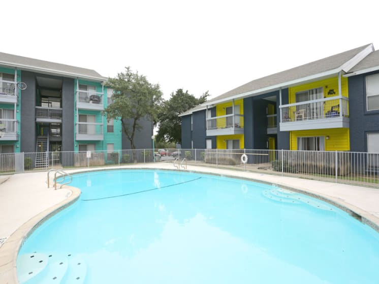 live oak apartments for rent pool